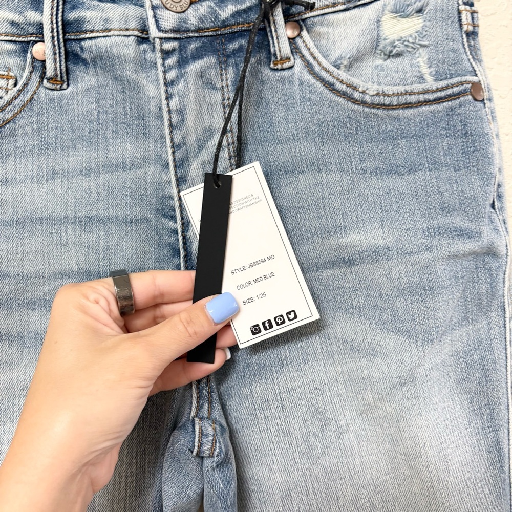 NWT Judy Blue Women's Mid Rise Blue Flare Denim Jeans Tummy Control Size 1/25 - Picture 2 of 7